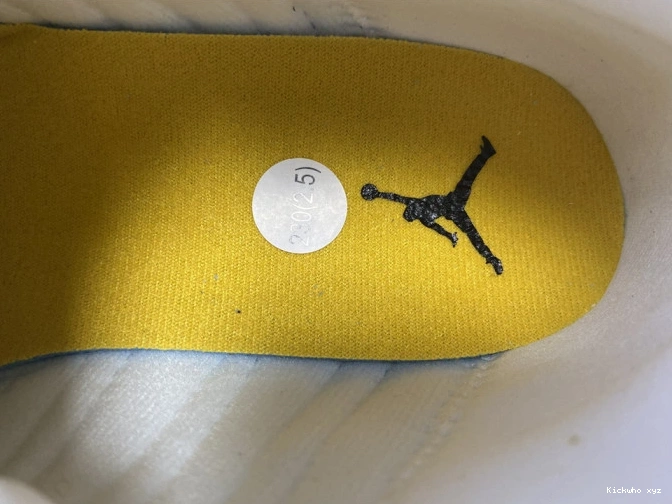 CV0785-158 13 Air Playground GS Jordan 0813